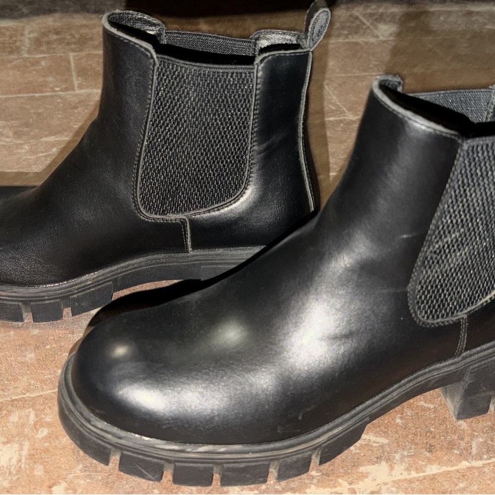 Black Chelsea Boots